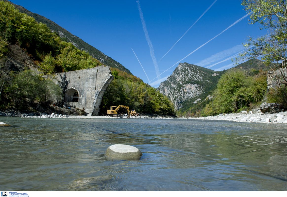 Άρτα: Χωρίς τις αισθήσεις τους ανασύρθηκαν δύο παιδιά από τον Άραχθο