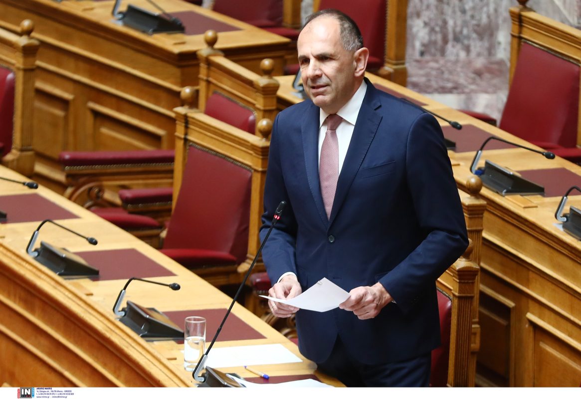 Γεραπετρίτης: Ανήκουστοι οι ισχυρισμοί περί εκκωφαντικής σιωπής της κυβέρνησης για τη Γάζα