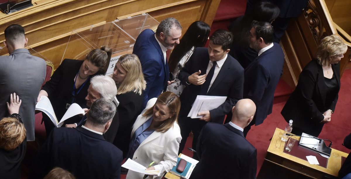 Προανακριτική για τα Τέμπη: Ολοκληρώθηκε η ψηφοφορία στη Βουλή – Δείτε LIVE