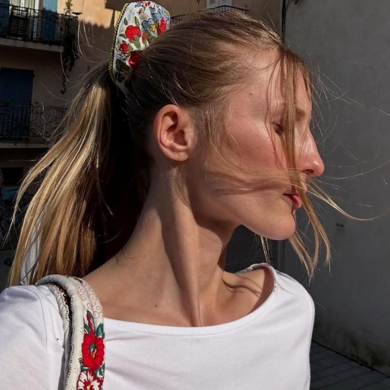 Σπυράκια στον λαιμό μετά τα 40: Τι φταίει και πώς θα τα αντιμετωπίσετε αποτελεσματικά