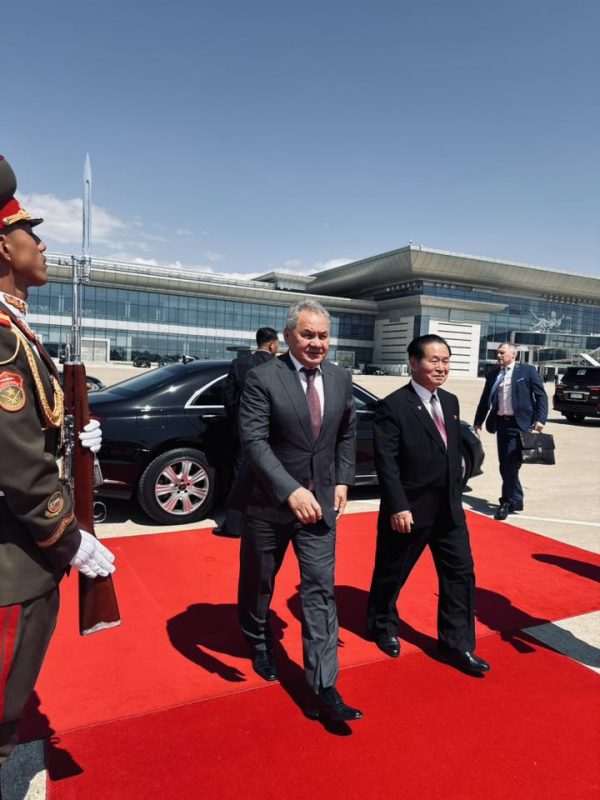 Ρωσία: Ο Σεργκέι Σοϊγκού συναντήθηκε με τον Κιμ Γιονγκ Ουν