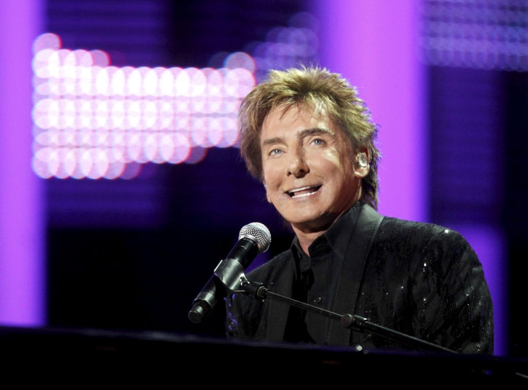 Τελευταία υπόκλιση για τον Barry Manilow στα 81 – «Έχω ακόμη τη φωνή και την ενέργειά μου»