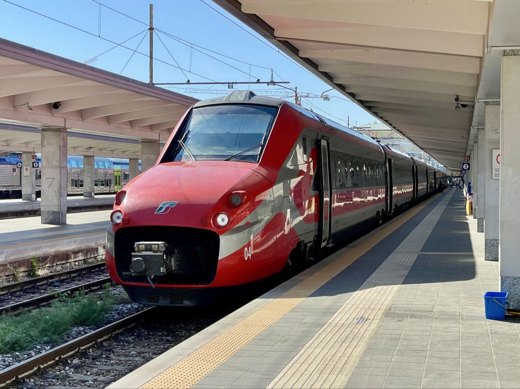 Ολλανδία: Πυρκαγιά προκαλεί προβλήματα στη σιδηροδρομική κυκλοφορία της χώρας