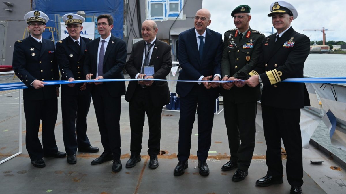 Στη θάλασσα η τρίτη ελληνική Belharra – Δένδιας: «Έρχεται και 4η φρεγάτα FDI»