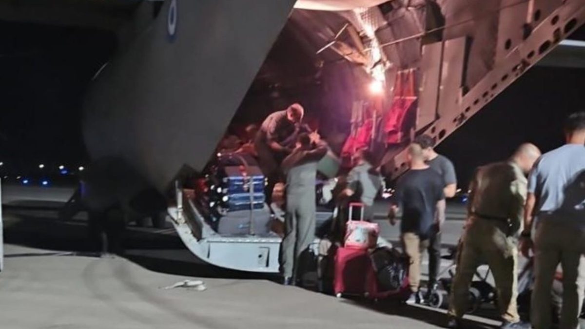 ΓΕΕΘΑ: Με επιτυχία ολοκληρώθηκε η επιχείρηση απεγκλωβισμού πολιτών από το Ισραήλ μέσω Αιγύπτου – ΦΩΤΟ