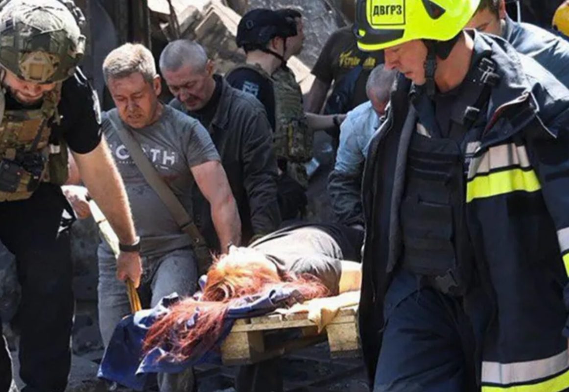 Ουκρανία: Τουλάχιστον 17 άνθρωποι σκοτώθηκαν σε ρωσική πυραυλική επίθεση