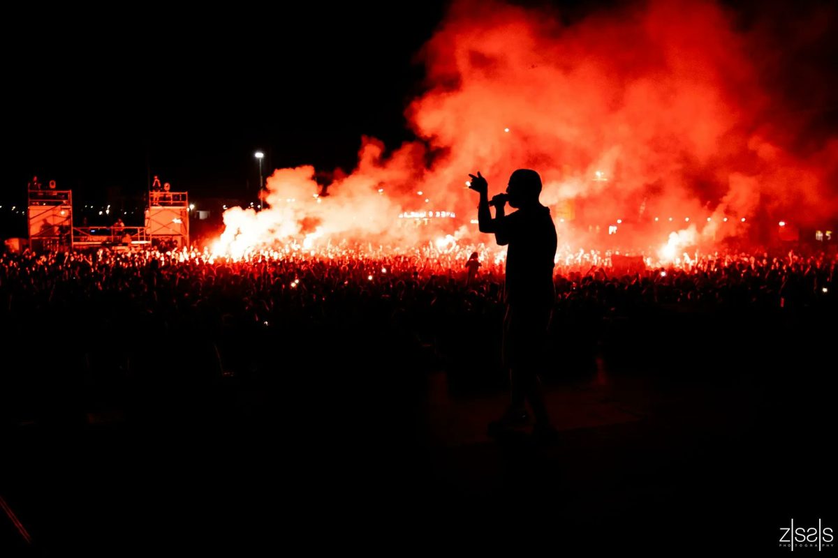 Ο ΛΕΞ έβαλε «φωτιά» στο ΟΑΚΑ – Εικόνες και βίντεο από τη μεγάλη συναυλία
