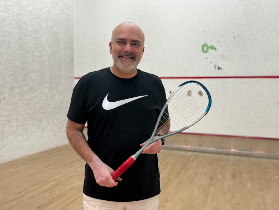 Αμάνατ Χαν: Ο Πακιστανός θρύλος που βρήκε σκοπό ζωής μέσα από το σκουός