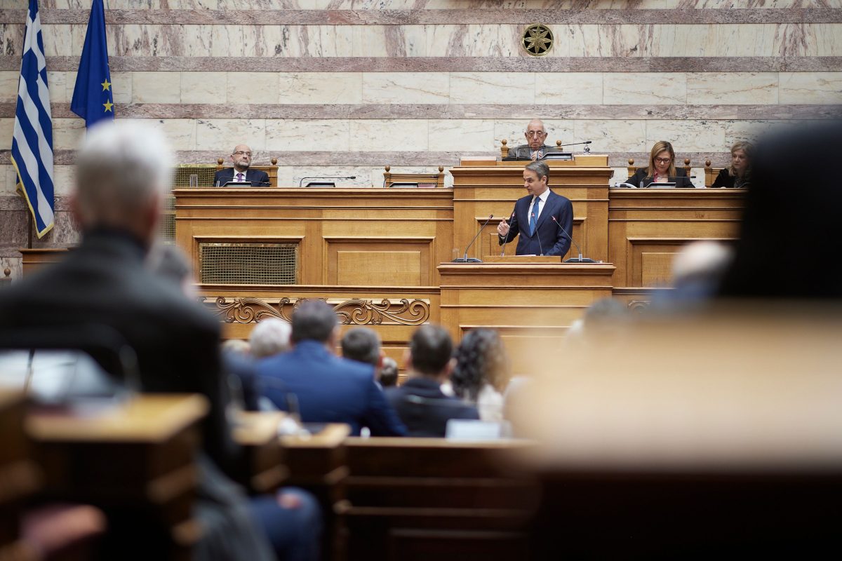 «Πολυθεματική» πολιτική εβδομάδα για την κυβέρνηση – Μεσανατολικό, Τέμπη και εσωκομματικά στην ατζέντα του Κυριάκου Μητσοτάκη