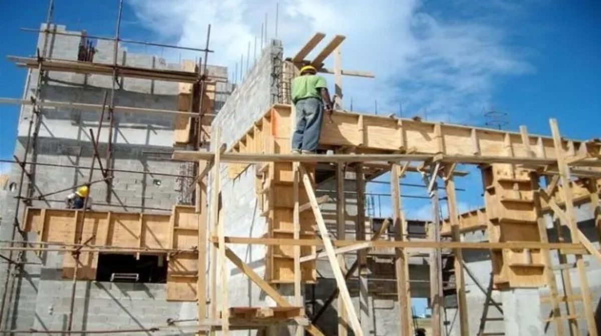 Ίλιον: Νεκρός 65χρονος οικοδόμος που δούλευε εν μέσω καύσωνα – Τι καταγγέλλει το συνδικάτο ΟΤΑ