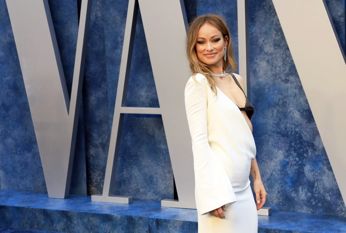 Λαμπερή στη Μύκονο η Olivia Wilde για εκδήλωση μόδας