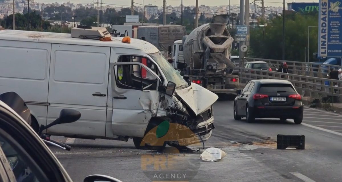 Χάος στον Κηφισό: Εξετράπη φορτηγάκι στο ρεύμα προς Πειραιά – Ουρές χιλιομέτρων