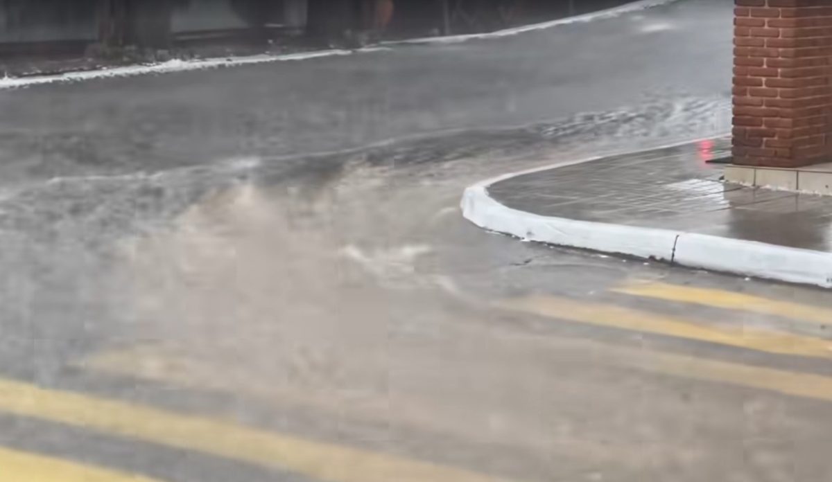 Η κακοκαιρία «χτυπά» την Βόρεια Ελλάδα – Καταιγίδες και χαλάζι στη Χαλκιδική