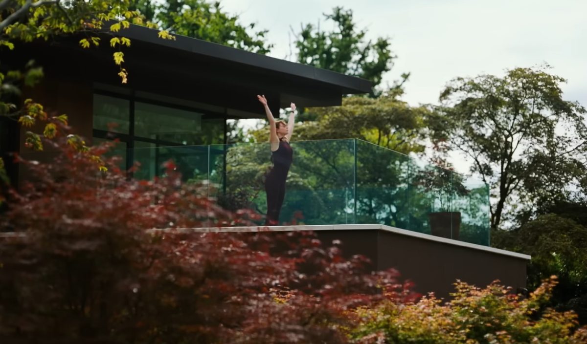 «Bugonia»: Δείτε το τρέιλερ της νέας ταινίας του Γιώργου Λάνθιμου