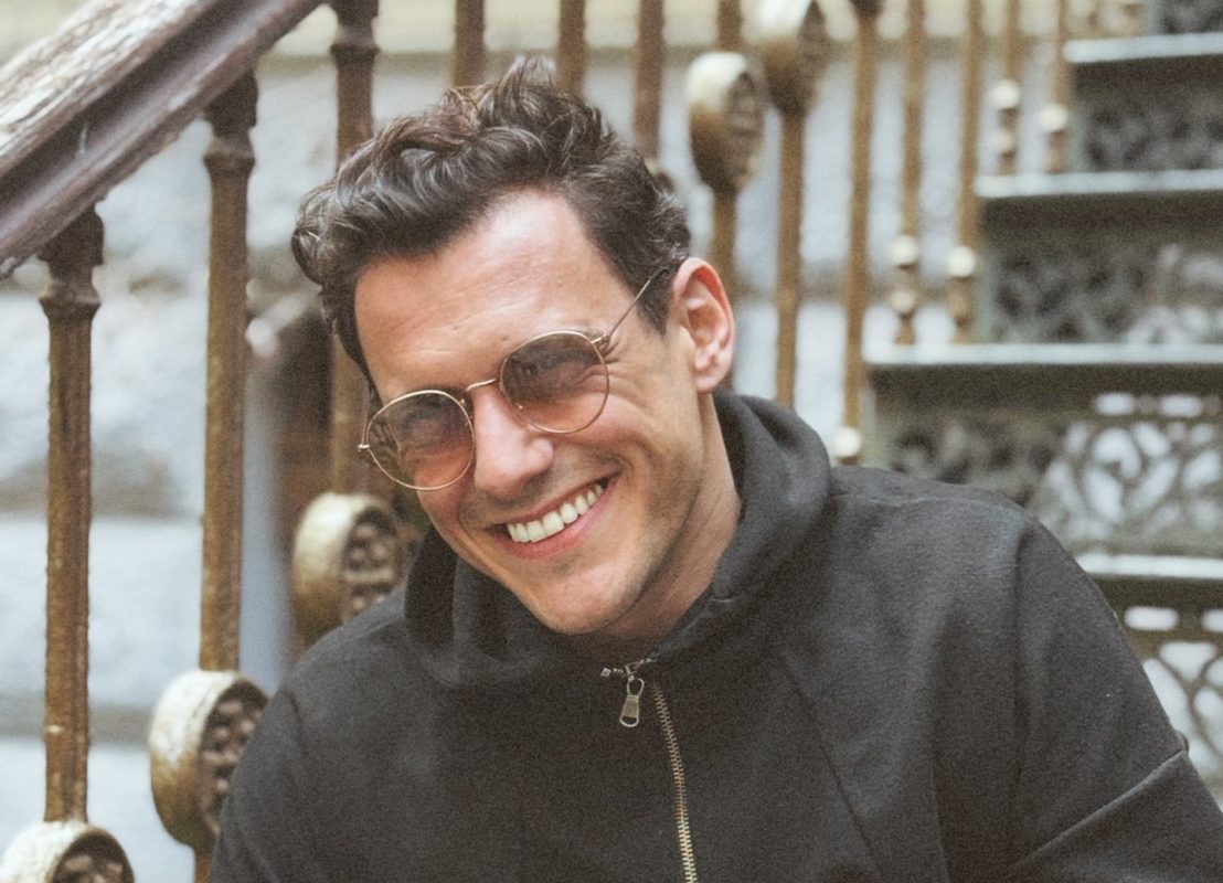 Σταύρος Σβήγκος: Το νέο επαγγελματικό βήμα στην Αντίπαρο και η τρυφερή αγκαλιά με τη Γιολάντα Καλογεροπούλου