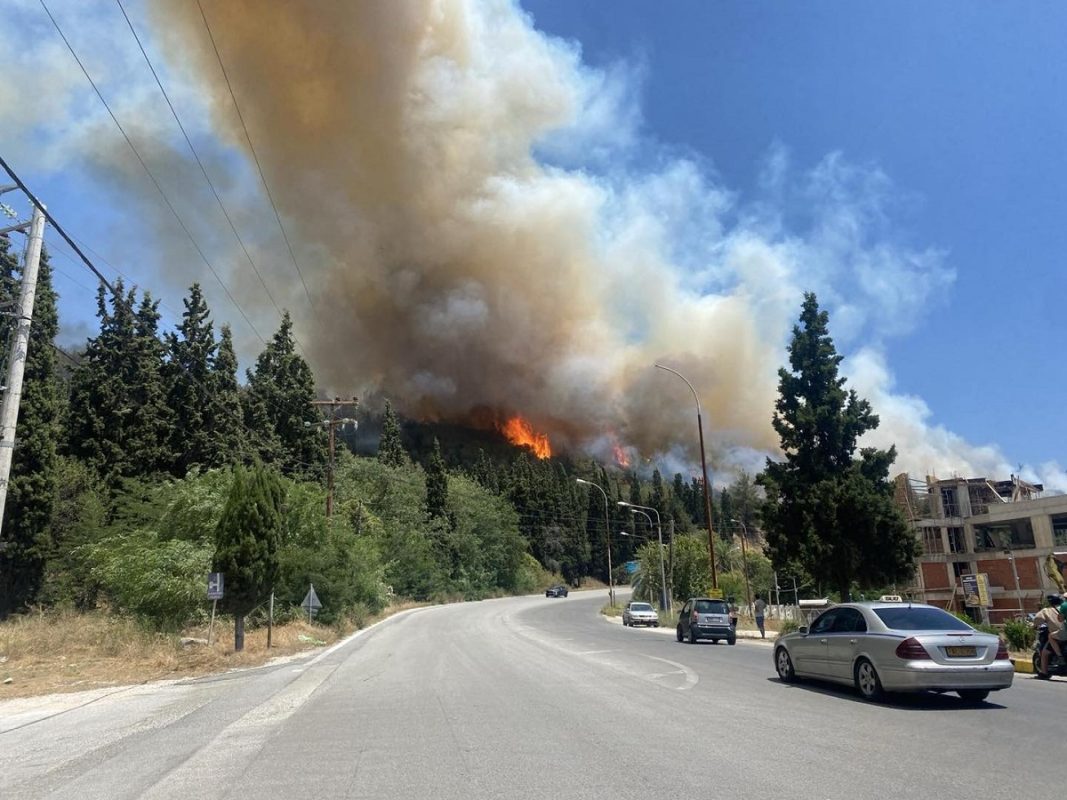 Καβάλα: Μεγάλη φωτιά σε δασική έκταση – Ήχησε το 112 – Σηκώθηκαν ελικόπτερα – ΒΙΝΤΕΟ