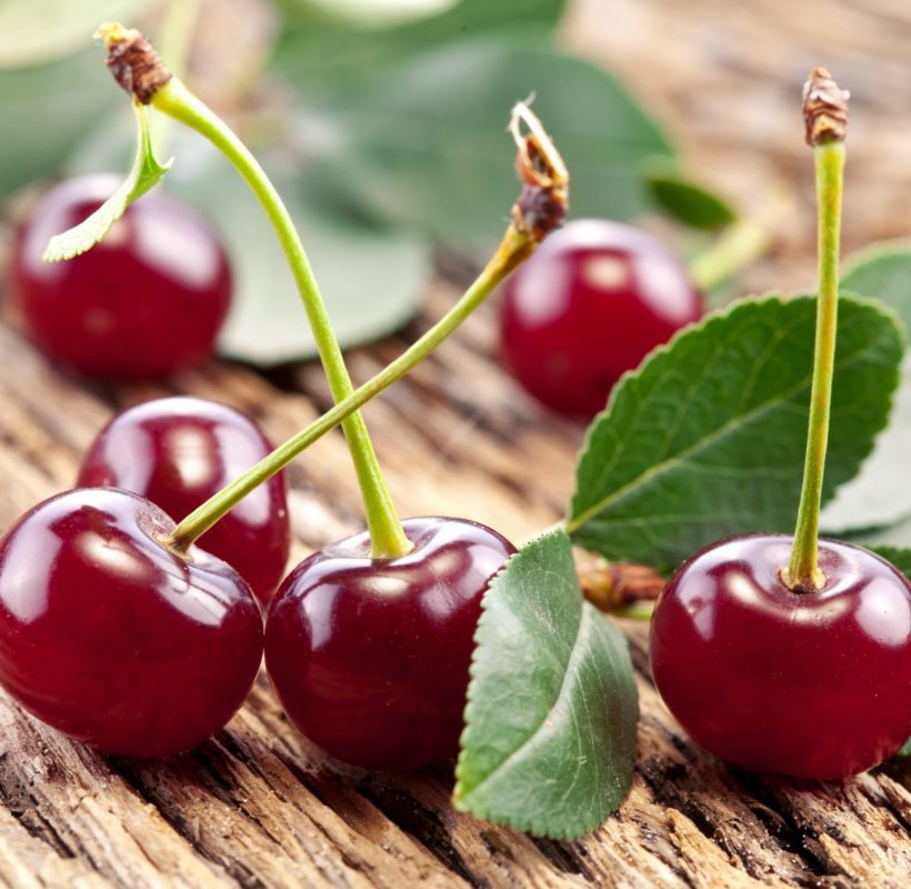 To έξυπνο hack για να αφαιρείτε τα κουκούτσια από τα κεράσια σε δευτερόλεπτα