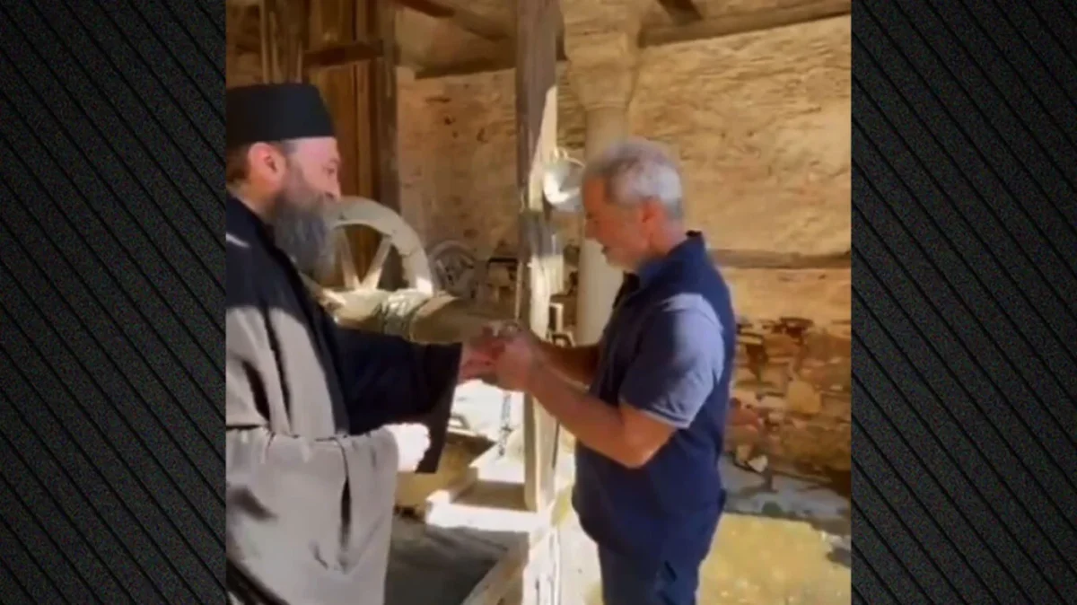 Η στιγμή που ο Μελ Γκίμπσον πίνει Αγιασμό στο Άγιο Όρος – ΒΙΝΤΕΟ