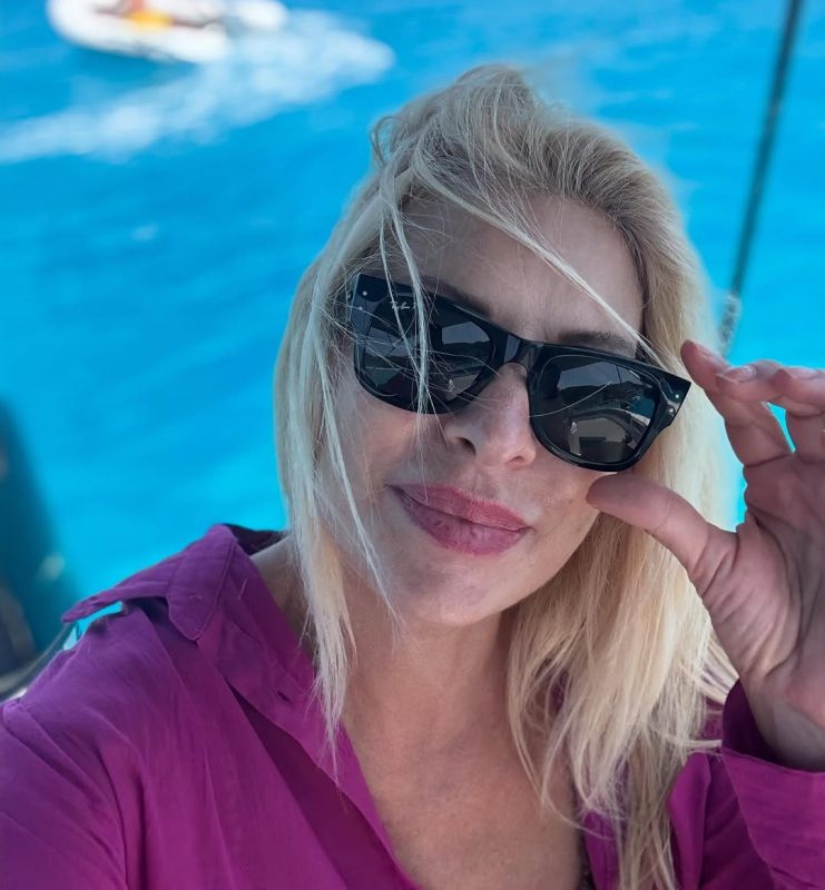 Ελένη Μενεγάκη: Απόδραση στους Παξούς με τον Ματέο Παντζόπουλο – Οι φωτογραφίες από το σκάφος