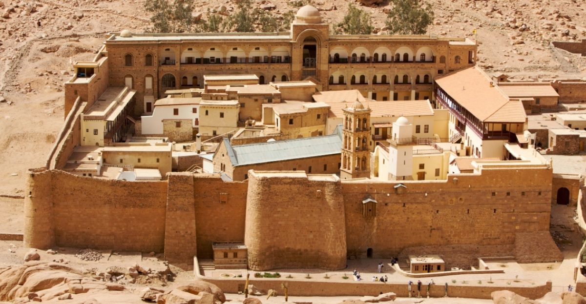 Nέα ένταση στη Μονή Σινά – «Πραξικοπηματίες» μοναχοί προσπαθούν να σπάσουν τις πόρτες