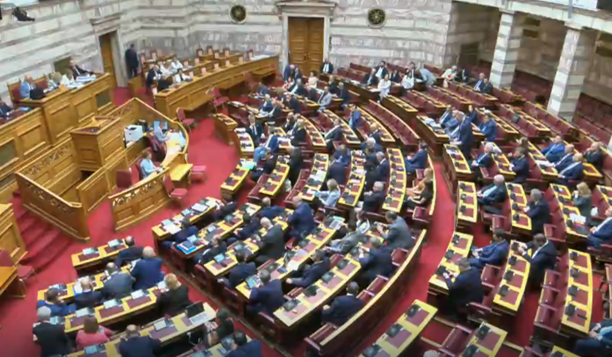 LIVE: Η συζήτηση στη Βουλή – 14 κάλπες στην Ολομέλεια – Η διαδικασία