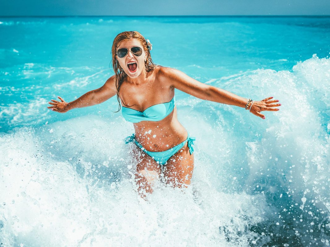 5+1 έξυπνα tips για να «καμουφλάρετε» την κυτταρίτιδα πριν βγείτε στην παραλία