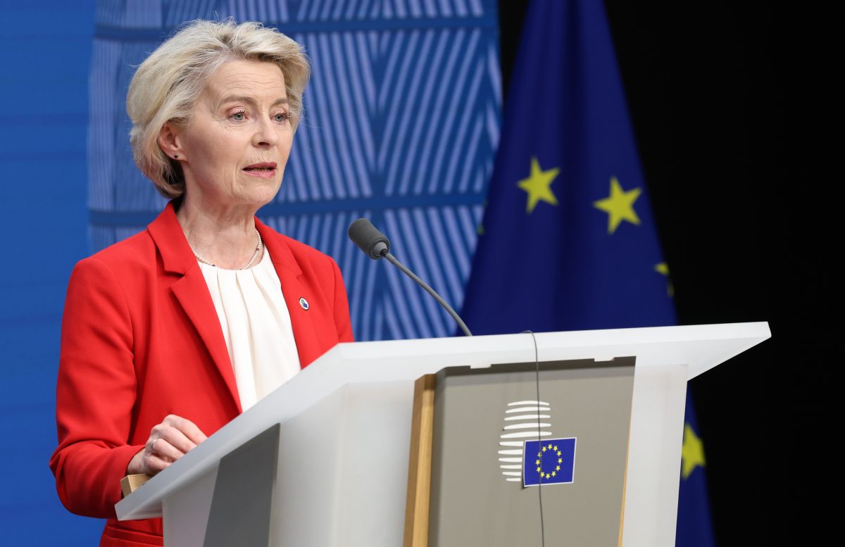 Φον ντερ Λάιεν: Παρατείνουμε την αναστολή των αντιμέτρων μας μέχρι τις αρχές Αυγούστου