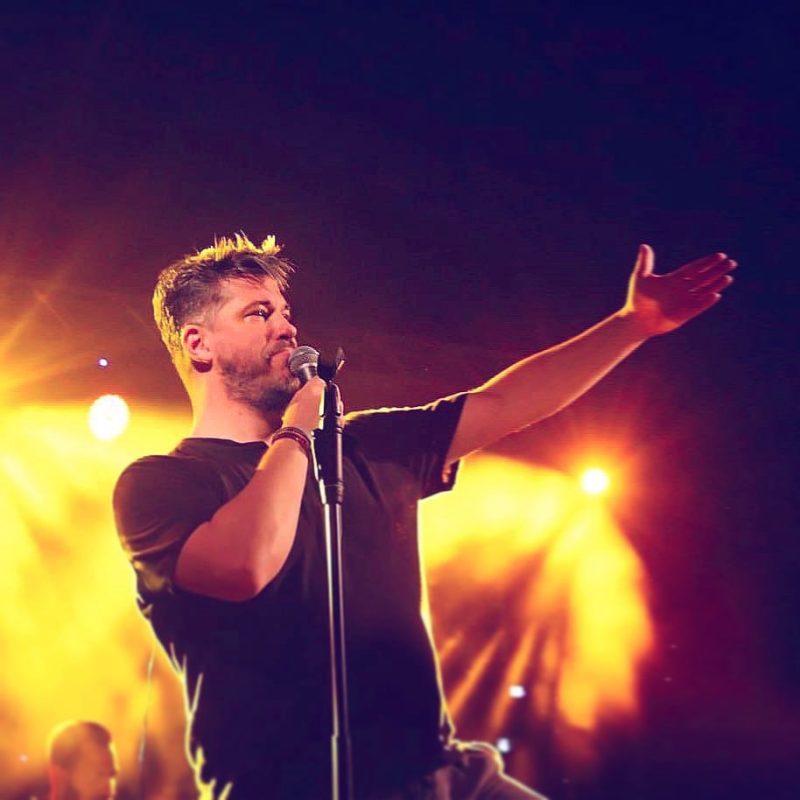 Χάρης Βαρθακούρης: Περιπέτεια υγείας για τον τραγουδιστή – Ακύρωσε την εμφάνισή του