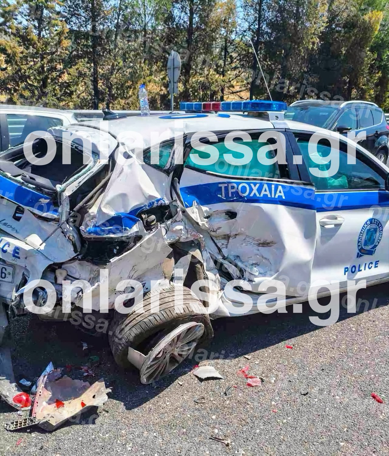 Αγροτικό έπεσε πάνω σε περιπολικό έξω από τη Λάρισα – Στο νοσοκομείο δύο αστυνομικοί