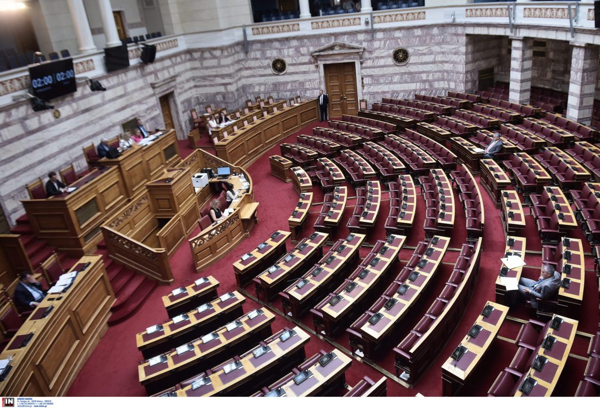 ΟΠΕΚΕΠΕ: Επίθεση της αντιπολίτευσης κατά της κυβέρνησης στη Βουλή για τις παράνομες επιδοτήσεις