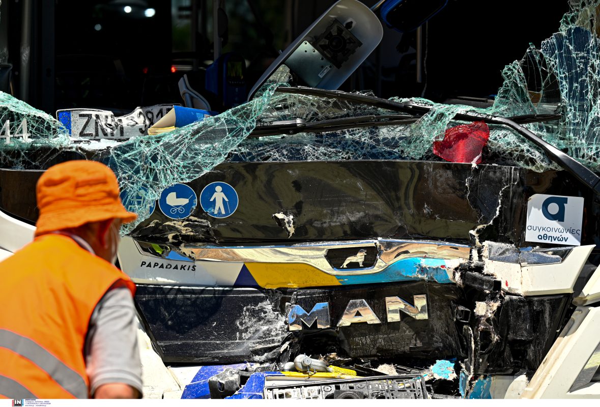 Τροχαίο στη Βούλα: Βίντεο από τη στιγμή της σύγκρουσης των δύο λεωφορειών