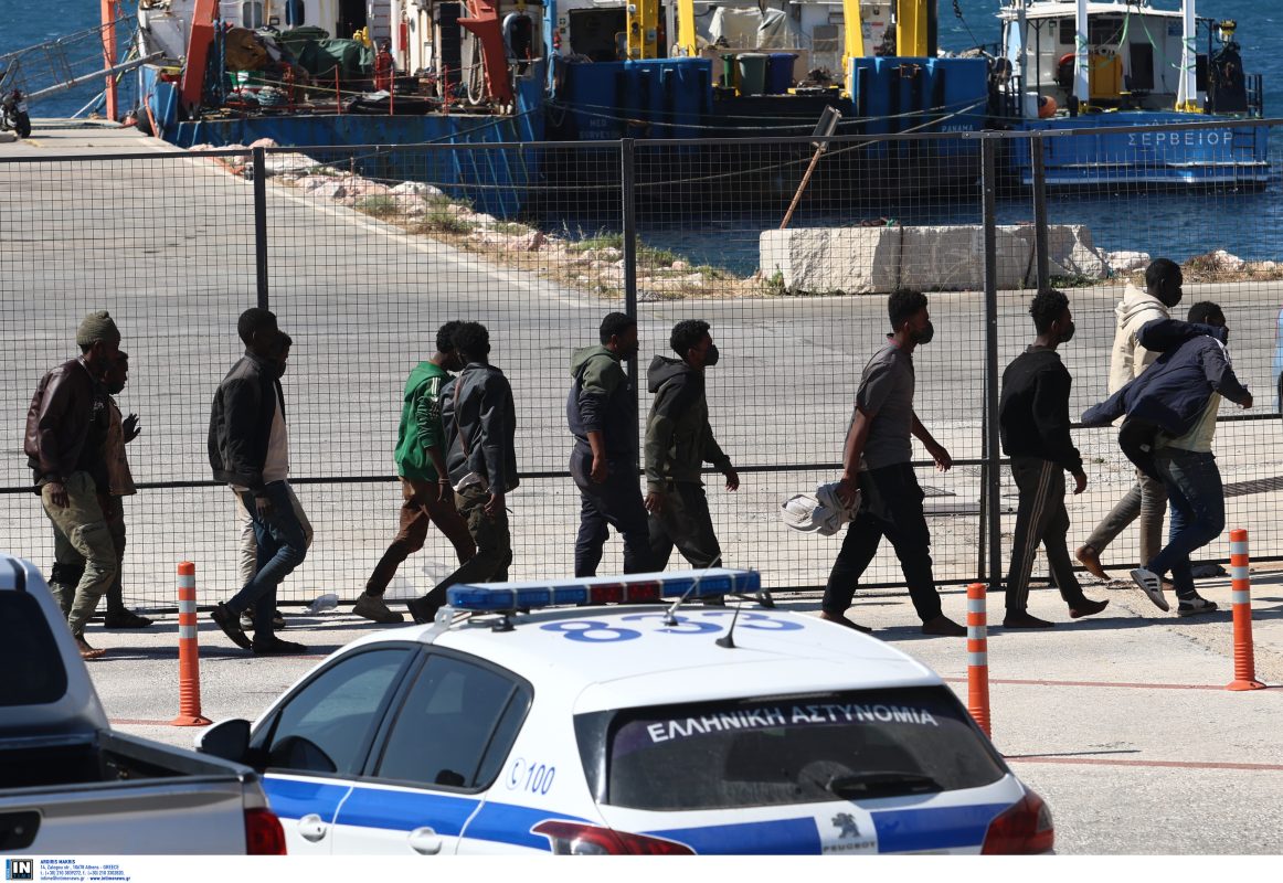 Μεταναστευτικό: Σε εξέλιξη η αποσυμφόρηση της Κρήτης – Δημιουργία μόνιμης κλειστής δομής προσωρινής κράτησης