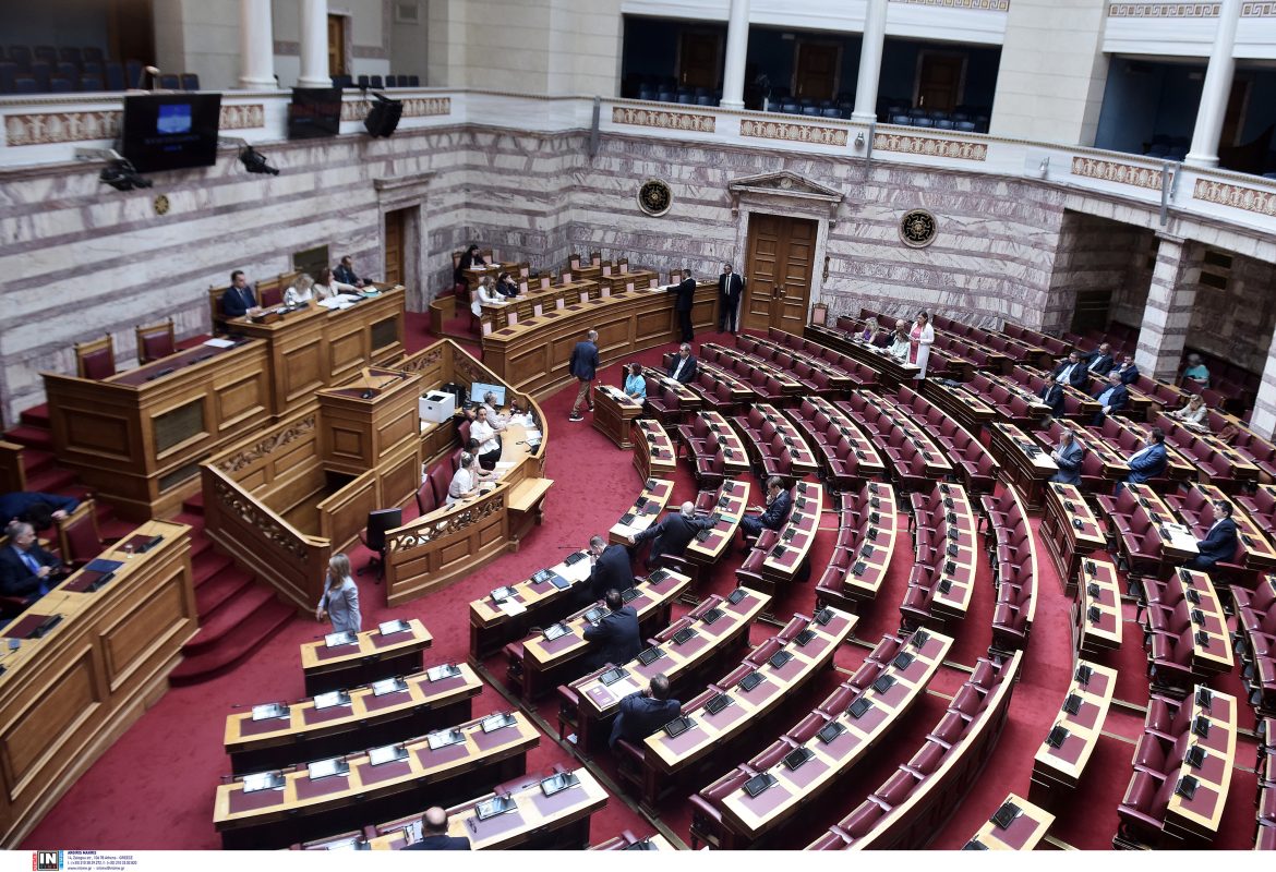 Απόσυρση της τροπολογίας για το άσυλο ζητούν τα κόμματα της Αριστεράς