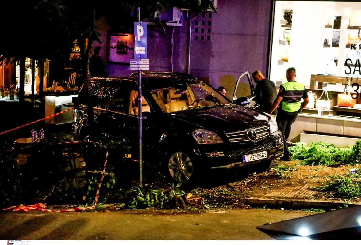 Πανικός στο Κολωνάκι: Τουλάχιστον 12 τραυματίες από την πρόσκρουση αυτοκινήτου σε εστιατόριο – ΕΙΚΟΝΕΣ