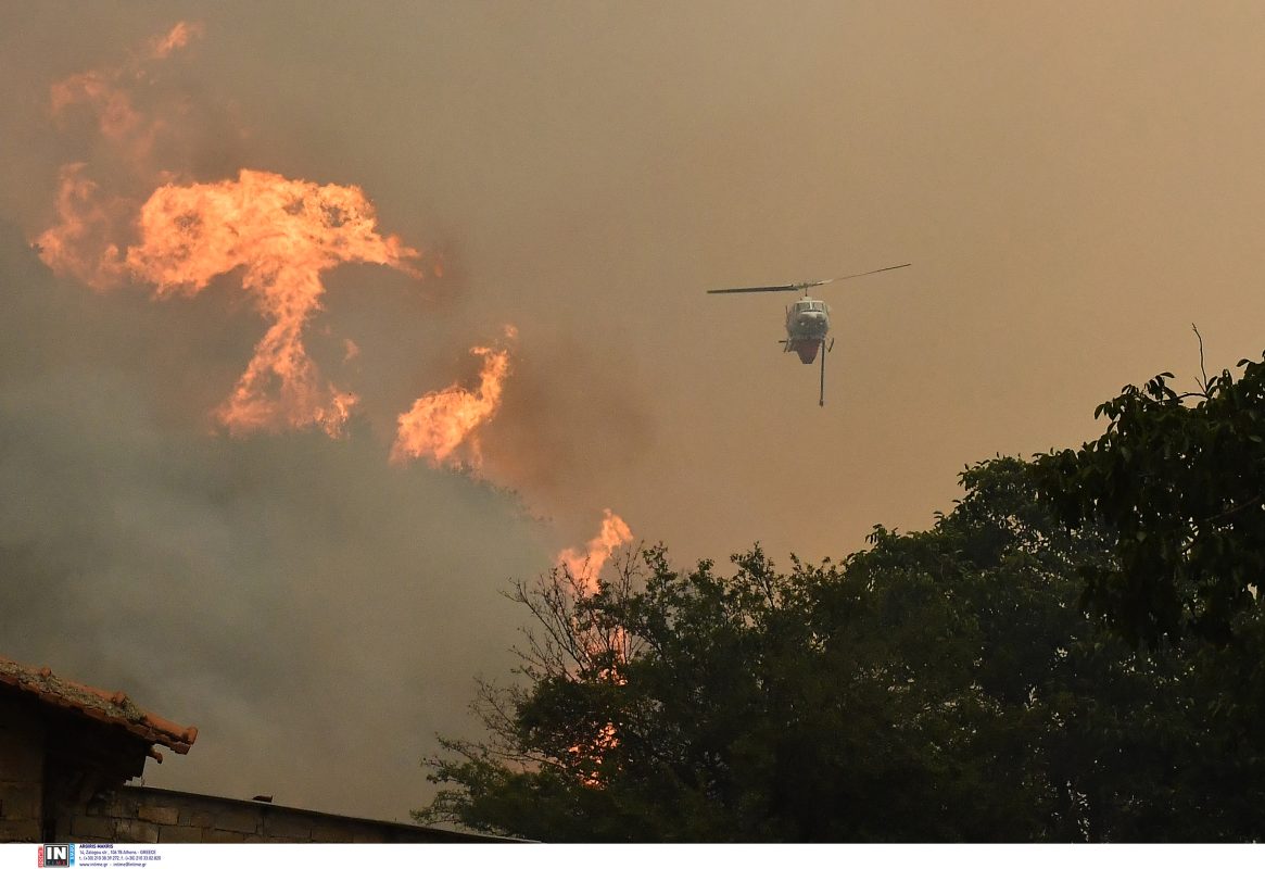Ανεξέλεγκτη η φωτιά στην Κορινθία – Εκκενώθηκαν τρεις οικισμοί – ΒΙΝΤΕΟ