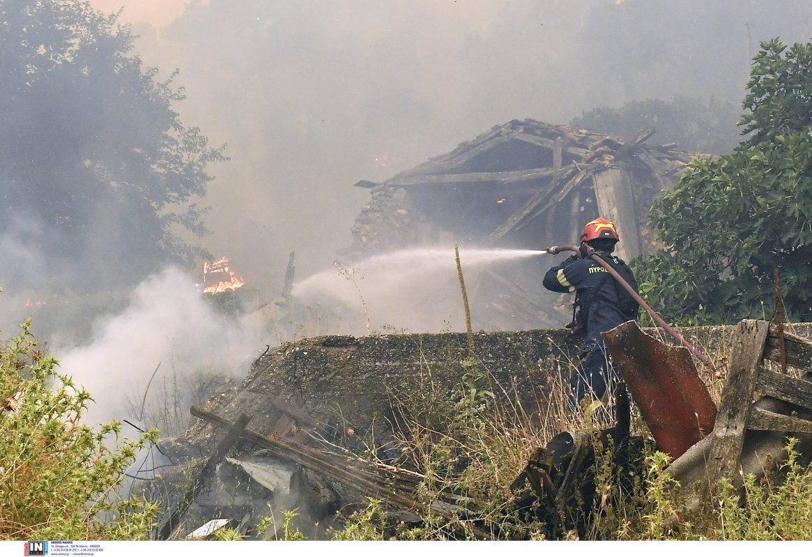 Σε ύφεση η πυρκαγιά στον Φενεό Κορινθίας: Ζημιές και εκκενώσεις χωριών – Συνελήφθησαν δύο άτομα