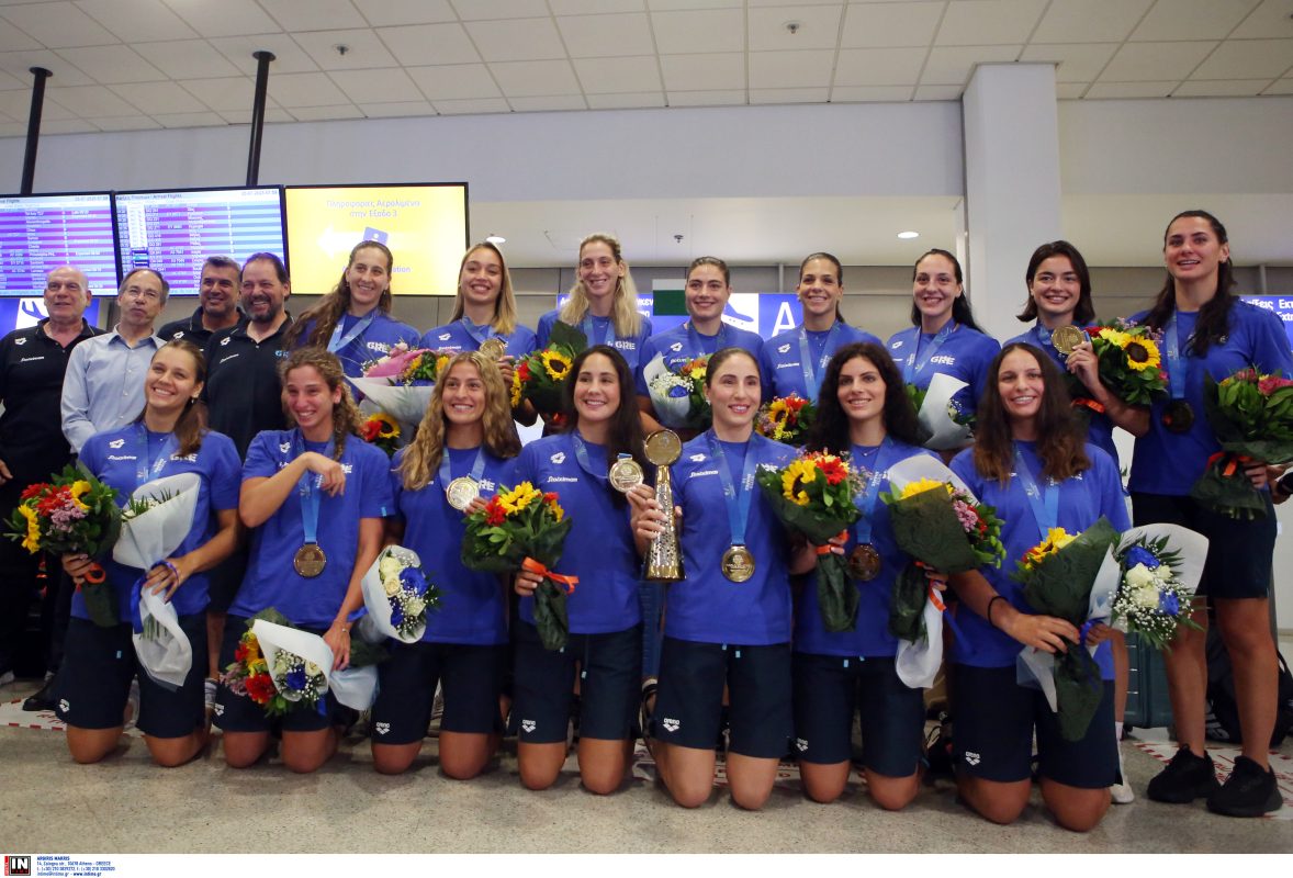«Είναι μόνο η αρχή…» – H Ελλάδα υποδέχτηκε τα «χρυσά» κορίτσια της εθνικής πόλο – ΒΙΝΤΕΟ
