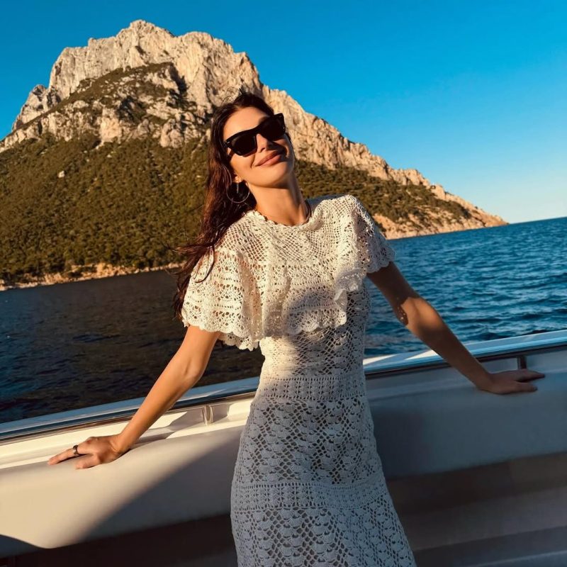 Έτσι φόρεσε το λευκό κροσέ η Camila Morrone & έτσι θα το φορέσουμε κι εμείς