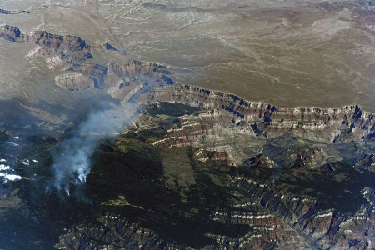 ΗΠΑ: Απομακρύνθηκαν τουρίστες από το Γκραν Κάνιον λόγω πυρκαγιάς που εξαπλώνεται ραγδαία