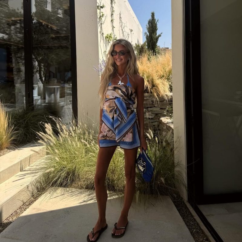 Scarf Top: Πώς θα φορέσουμε την τάση που κλέβει τις εντυπώσεις