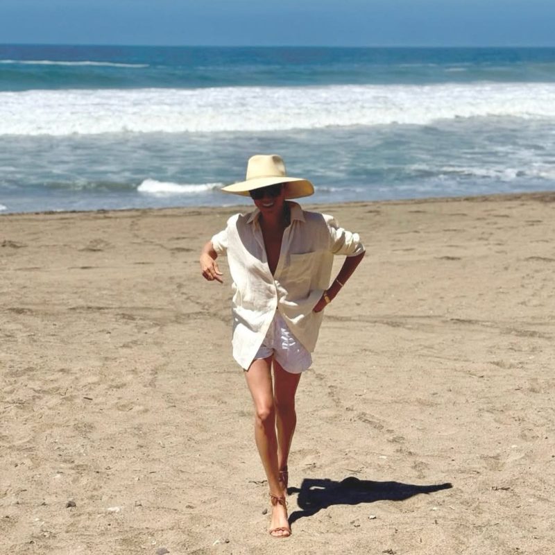 Η Meghan Markle και η Linda Evangelista φόρεσαν neutral πουκάμισο και τώρα όλες το συνδυάζουμε έτσι!