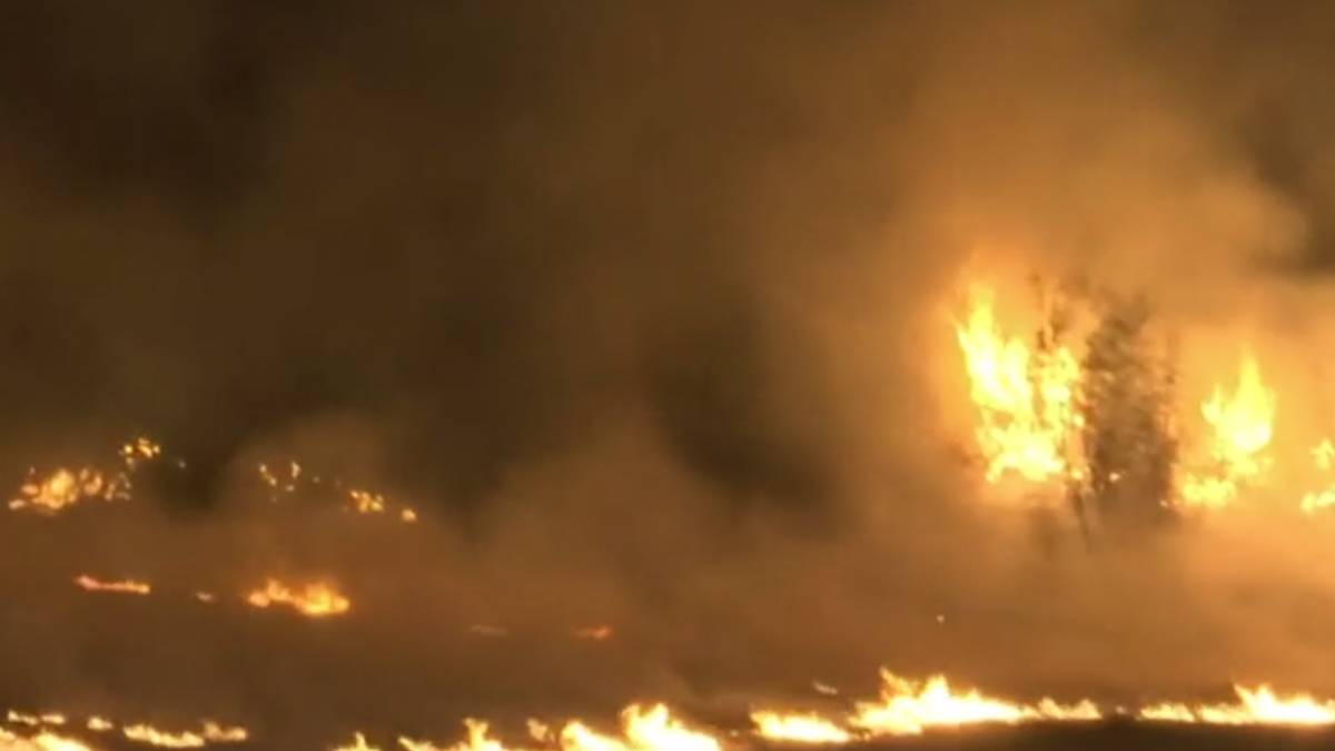 Μάχη με τον χρόνο και τις φλόγες στην Εύβοια