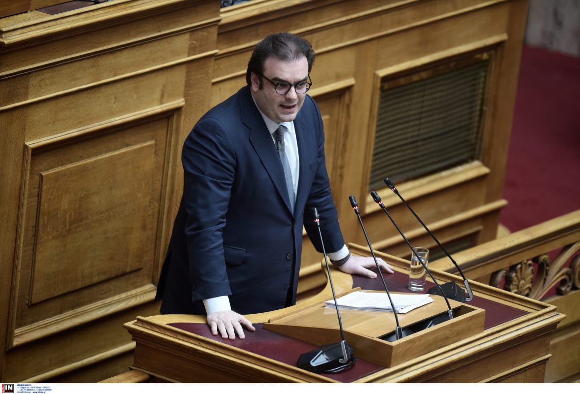 Βουλή: Ψηφίστηκε ο Τελωνειακός Κώδικας και η ρύθμιση για τις μηδενικές χρεώσεις για τις συναλλαγές στα ΑΤΜ