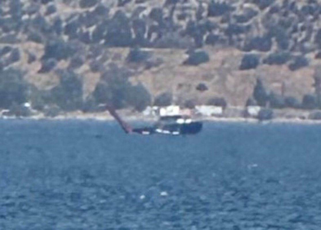 Ελευσίνα: Αναγκαστική προσθαλάσσωση ελικοπτέρου Erickson που επιχειρούσε στη φωτιά στον Ασπρόπυργο