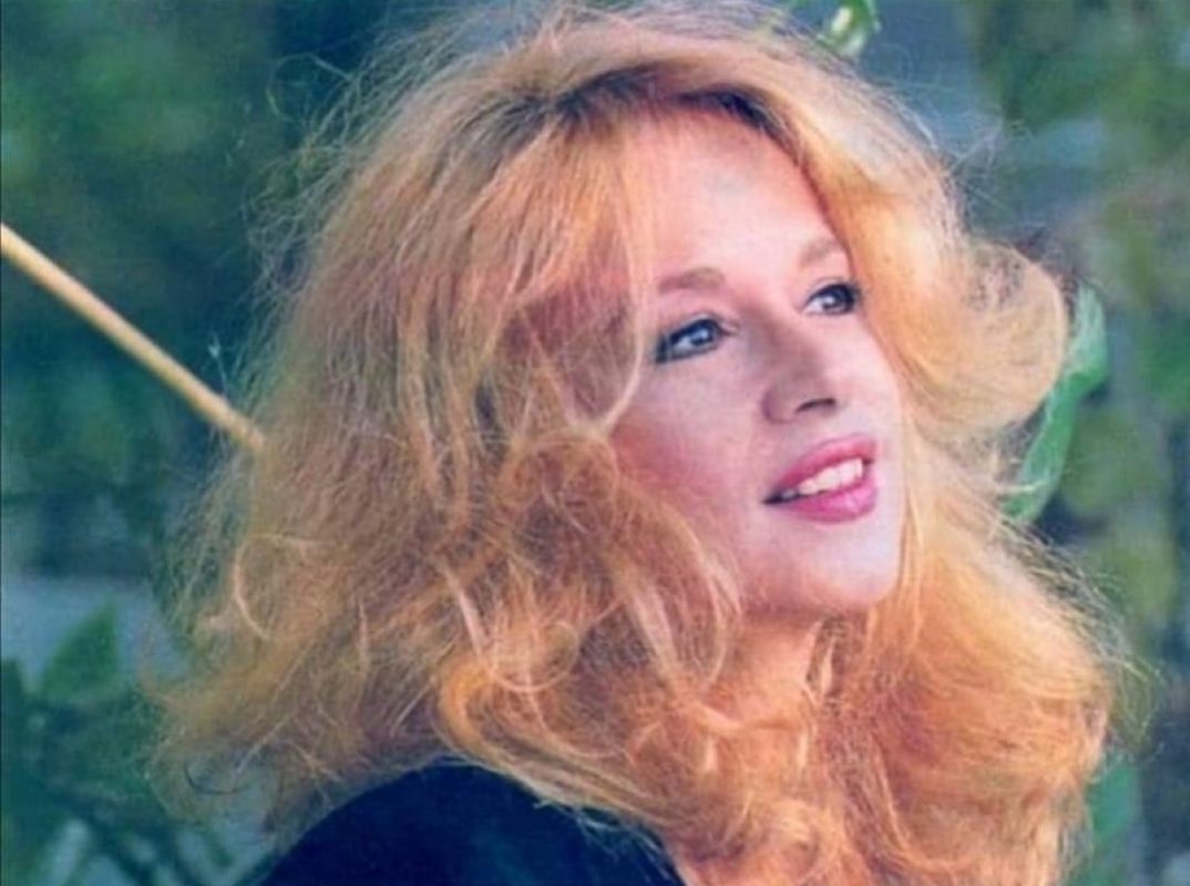 Αλίκη Βουγιουκλάκη – Ζωή Λάσκαρη: Μια εικόνα χίλιες λέξεις – Σπάνια φωτογραφία από το 1982 που αποτυπώνει τη δυνατή φιλία τους