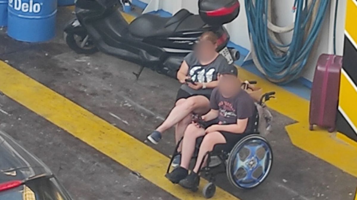 Θάσος: Παιδί ΑμεΑ ταξίδεψε σε γκαράζ ferry boat εν μέσω καύσωνα –  Με εντολή Κικίλια κυρώσεις για το περιστατικό