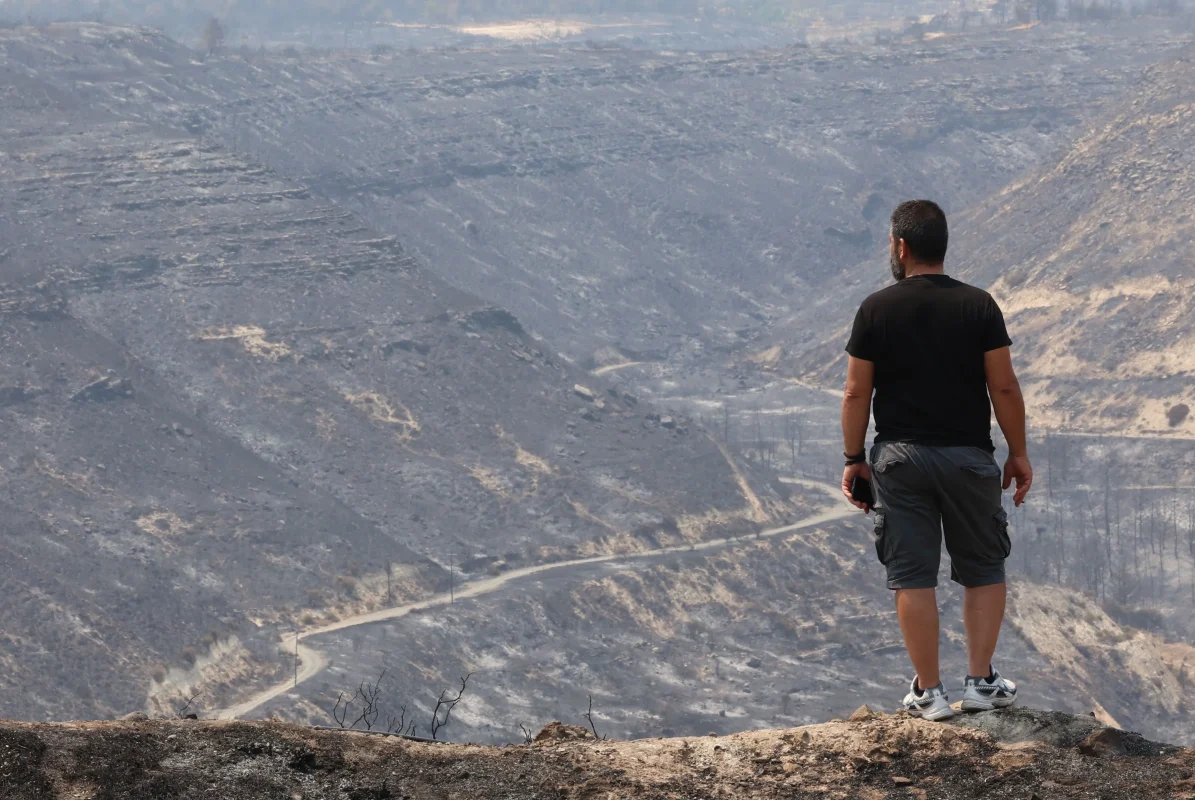 Σε ύφεση η φωτιά στη Λεμεσό – Σε επιφυλακή οι Aρχές για αναζωπυρώσεις