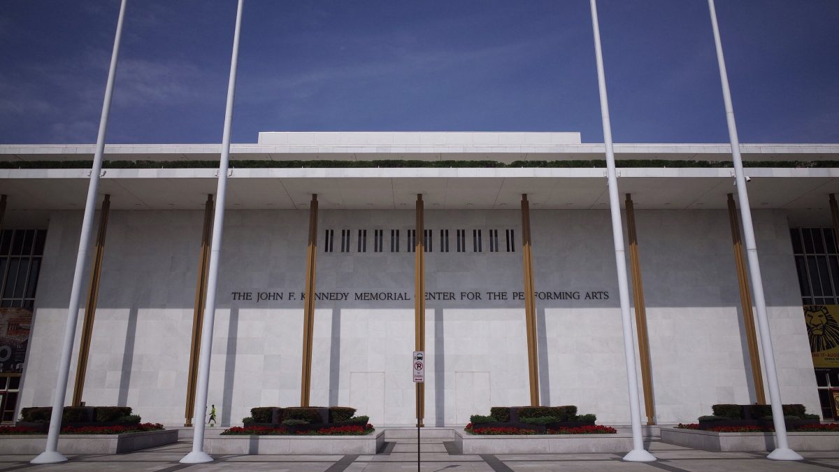 ΗΠΑ: Βουλευτής εισηγήθηκε να μετονομαστεί το Kennedy Center της Ουάσιγκτον σε… «Μελάνια Τραμπ»