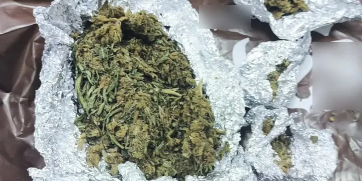 Αθήνα: Συμμορία προσέγγιζε τουρίστες με σκοπό τη διακίνηση ναρκωτικών – Η ειδική κρύπτη στο καζανάκι