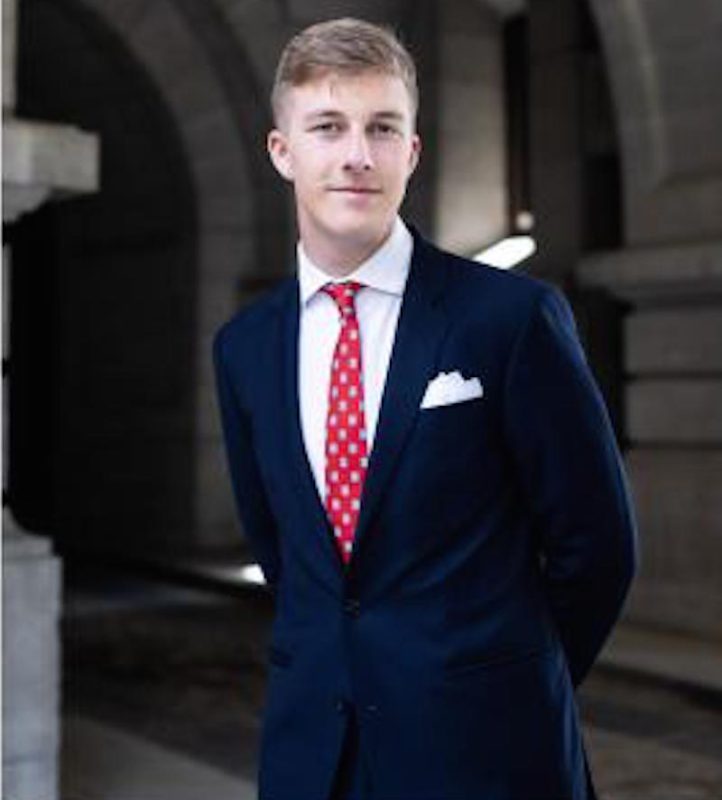 Πρίγκιπας ξεκινάει απρόσμενη καριέρα ως DJ